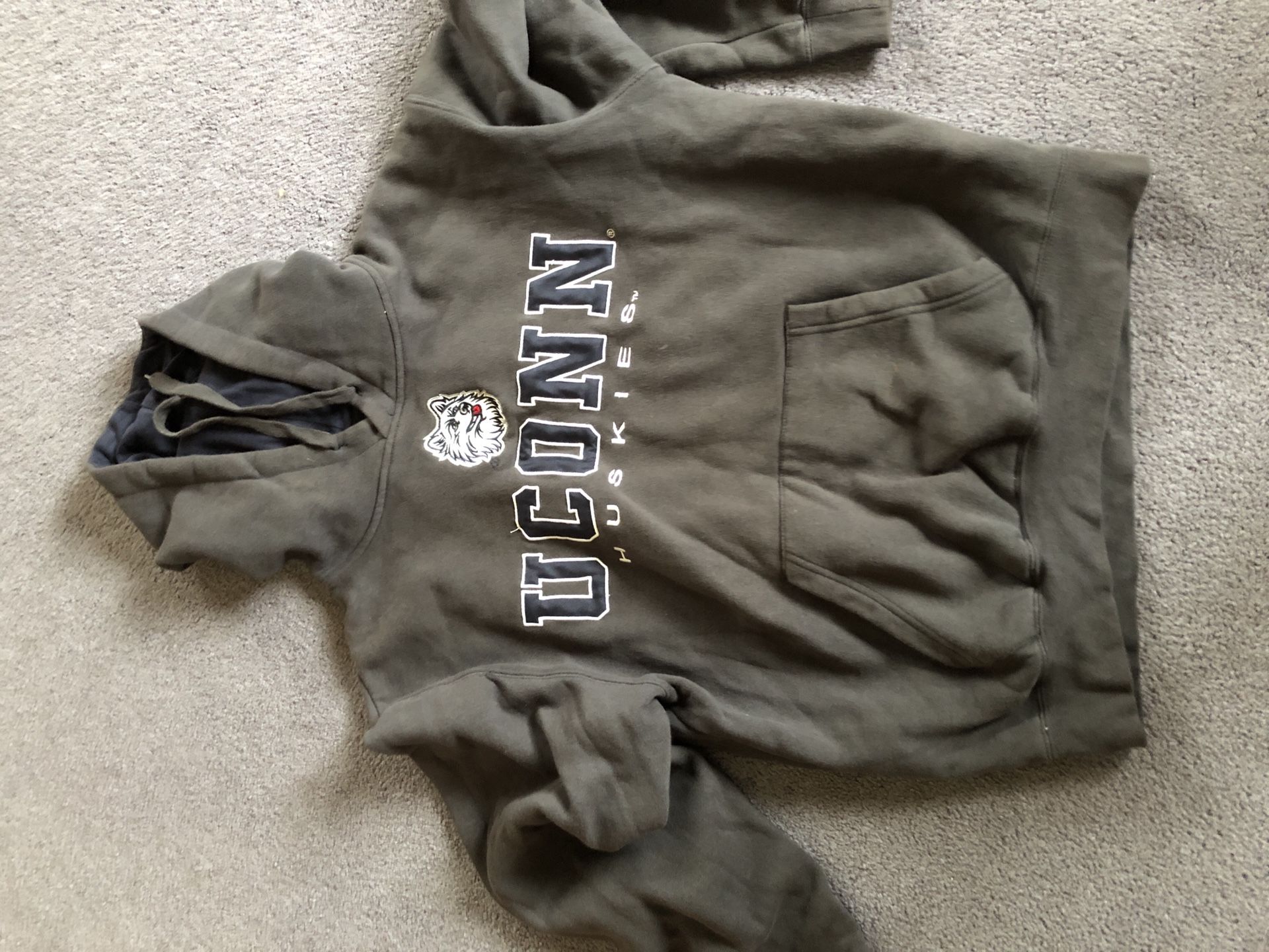 UConn Sweatshirt (Size M)