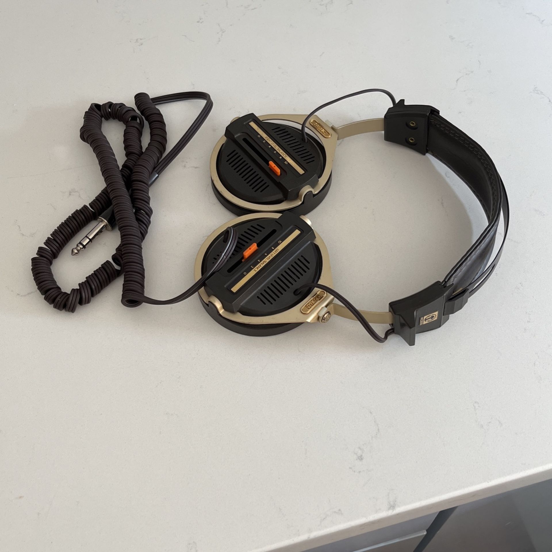 KOSS HV/XLC headphones