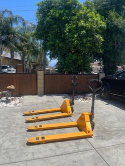 Pallet jacks Yale