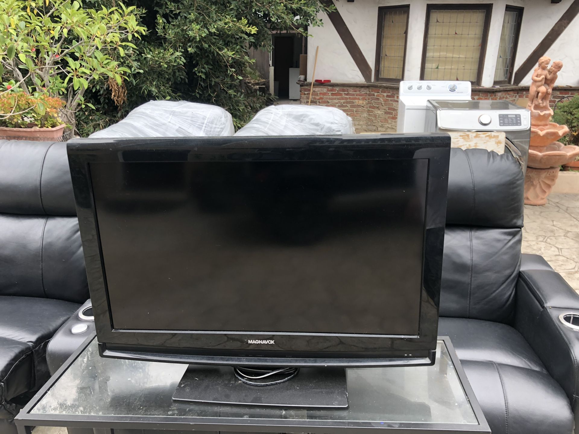 TV - free - works - no remote- No holds- first come first serve- pick up only- Laguna Beach