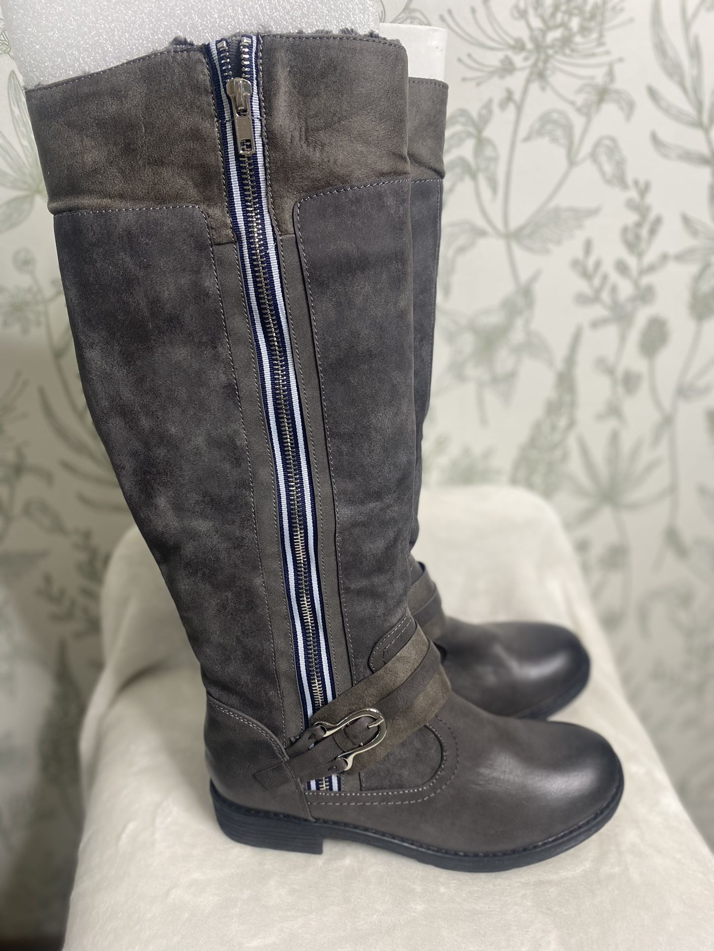 ZIGI SOHO Womens Stephany Faux Zipper Knee-High Boots Grey Medium 8.5 Lined Fur 