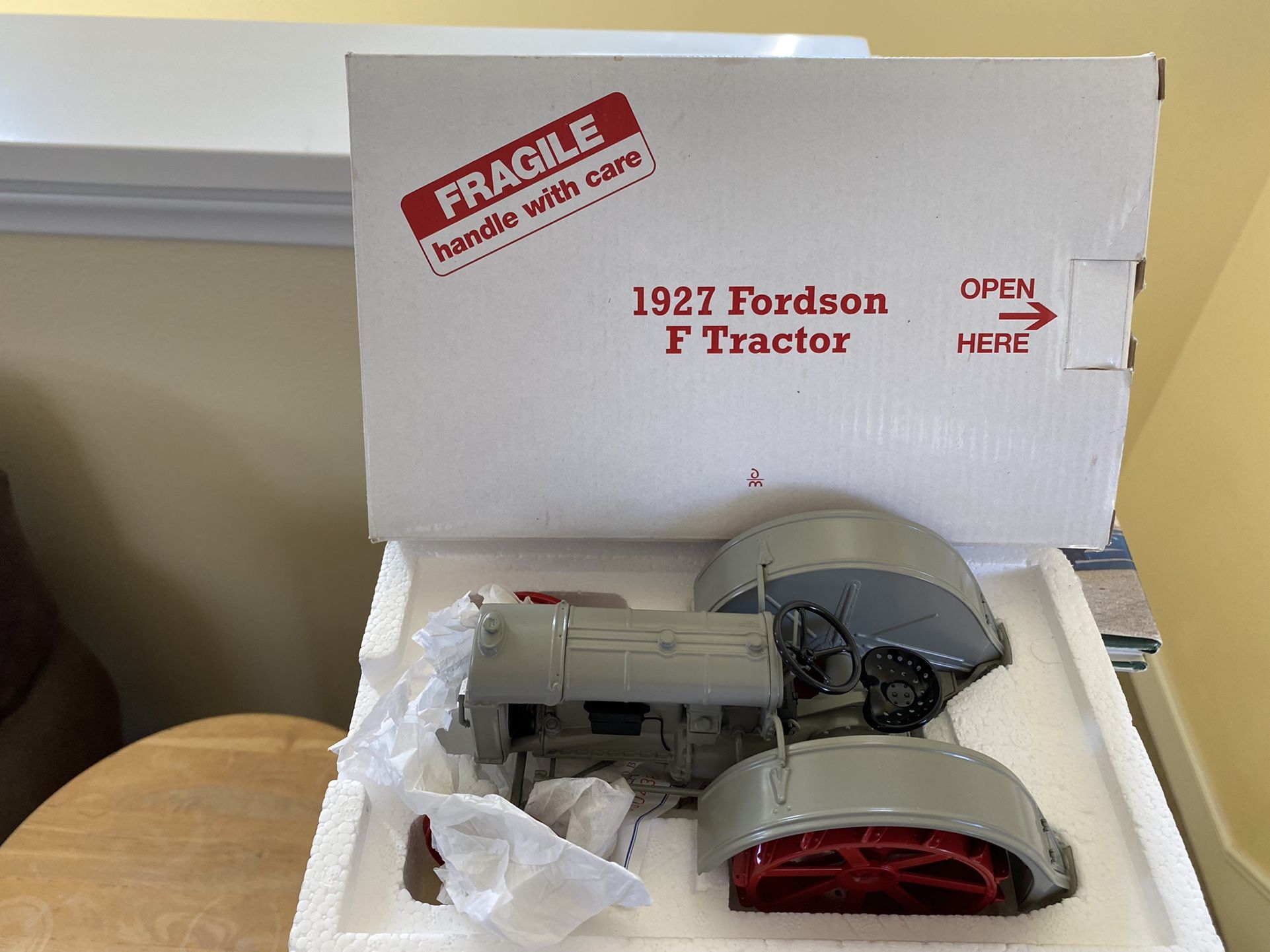 Danbury mint 1927 Fordson F tractor