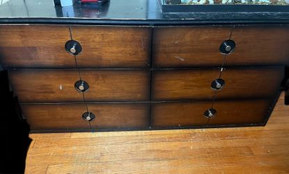 Brown six drawer dresser