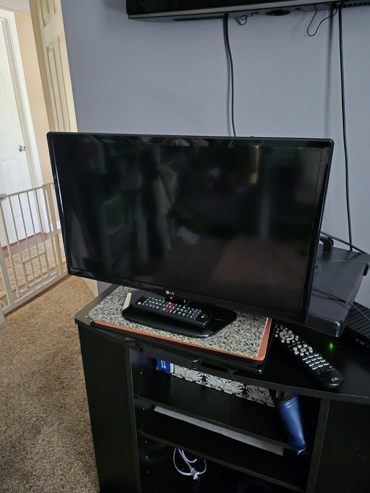 LG 24" LED HD TV. "CHECK OUT MY PAGE FOR MORE DEALS "