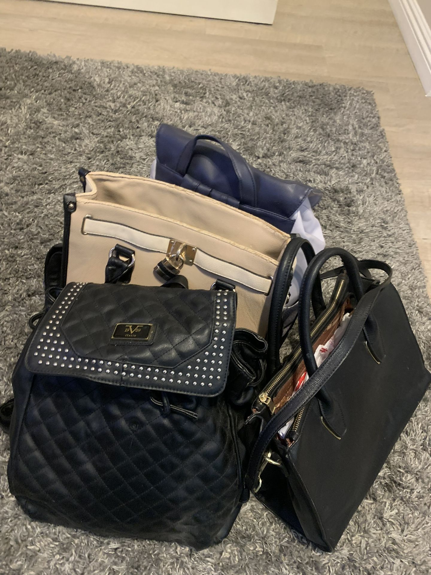 Women’s Purses And Backpacks 