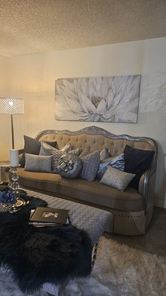 Living Set 2 Beautiful Sofas