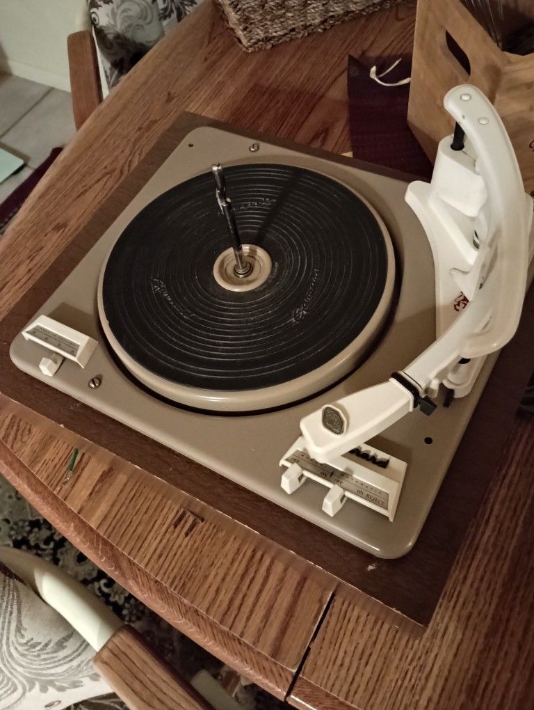 Girard 210 Turntable