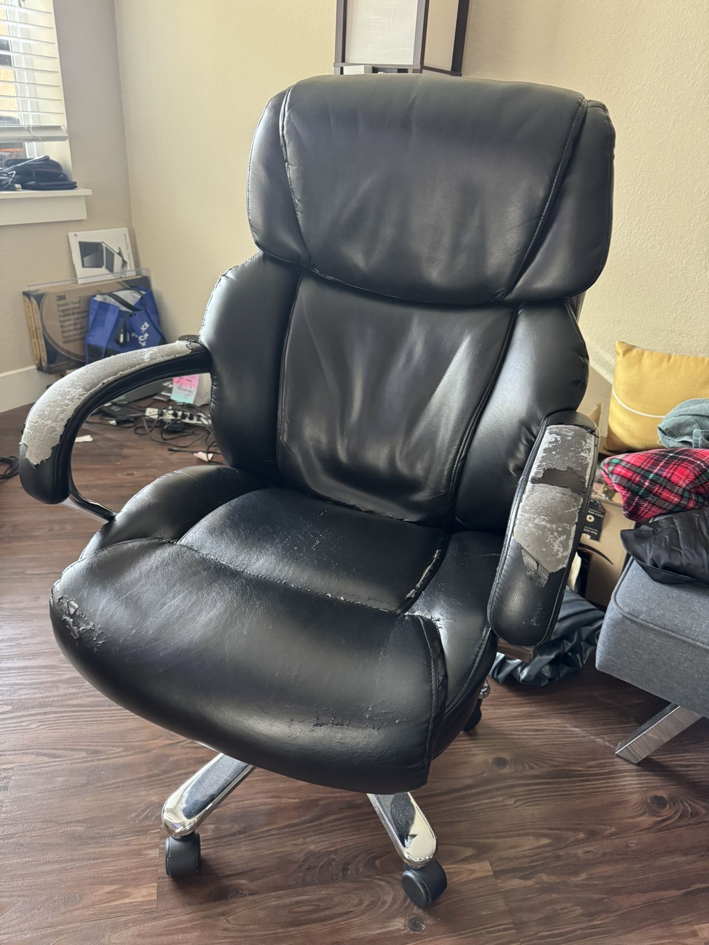 Ergonomic Black Leather Office Chair with Adjustable Height, Swivel Base, and Padded Armrests (Pre-Owned)