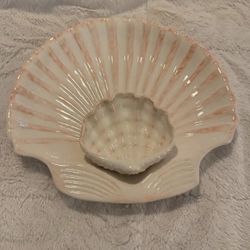 Glossy Boston Warehouse Seafare Clam Shell Serving Set.