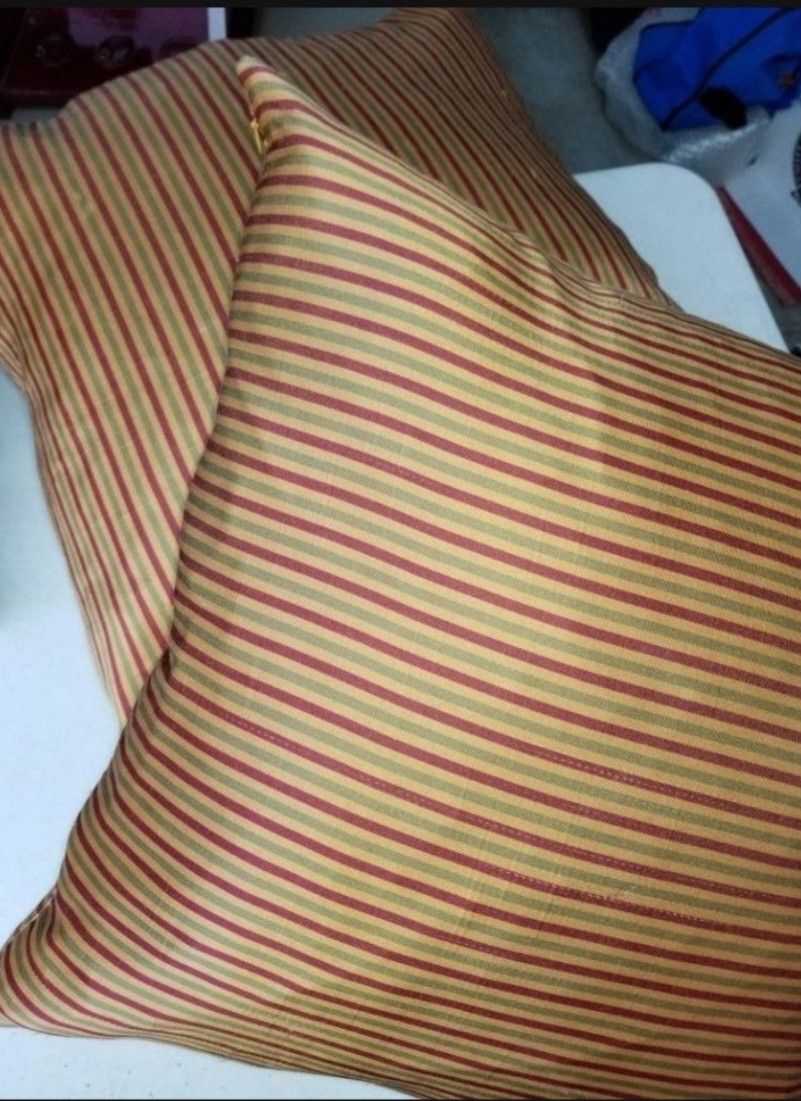 2 DECOR Throw PILLOWS