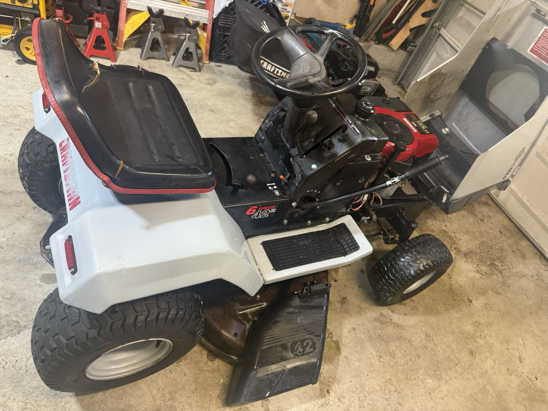 Craftsman riding lawnmower 42" mowing deck  13 HP