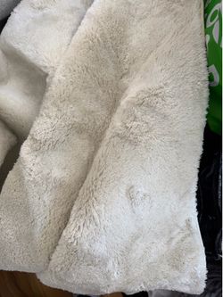 Large white / cream 8X10 Rug