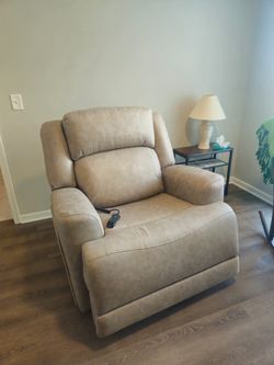 Large heated lift chair