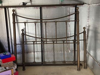 🛏️ Beautiful Queen Metal Bed Frame – Magnolia ✨