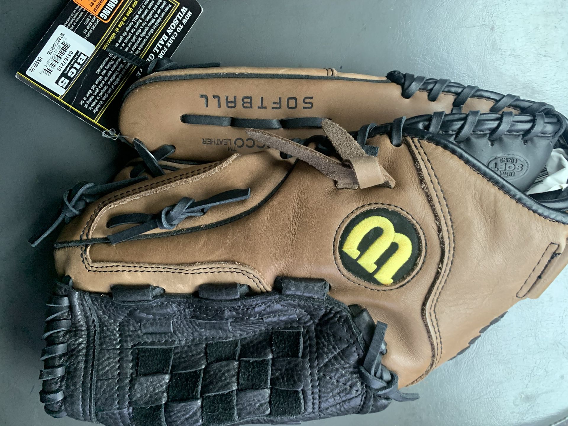 New WILSON - A735 Softball Glove/w ECCO Leather 
