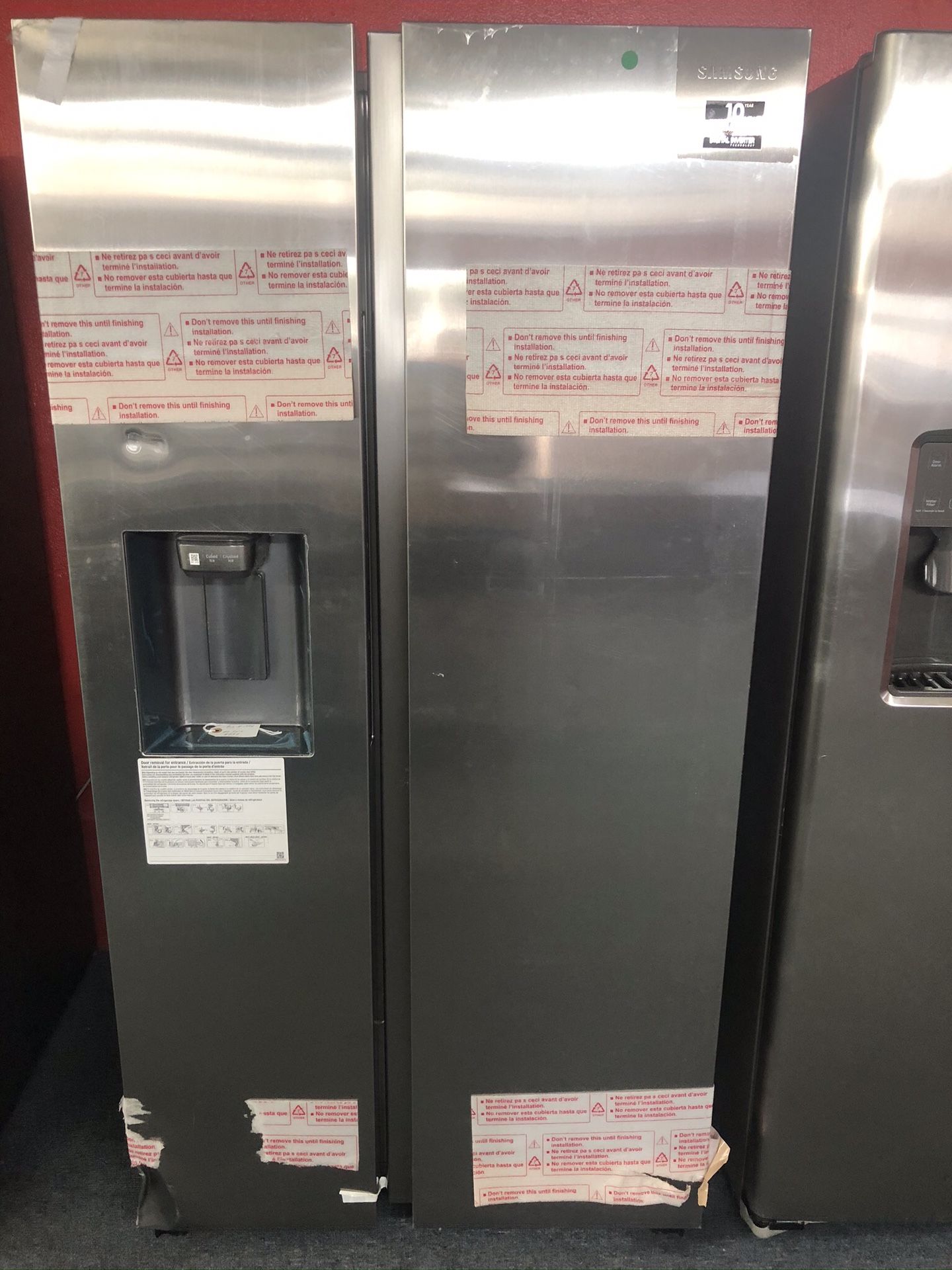 New scratch and dent Samsung 27 cu ft stainless steel side by side fridge. 1 year warranty