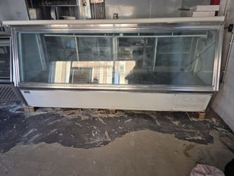 Commercial refrigerated showcases