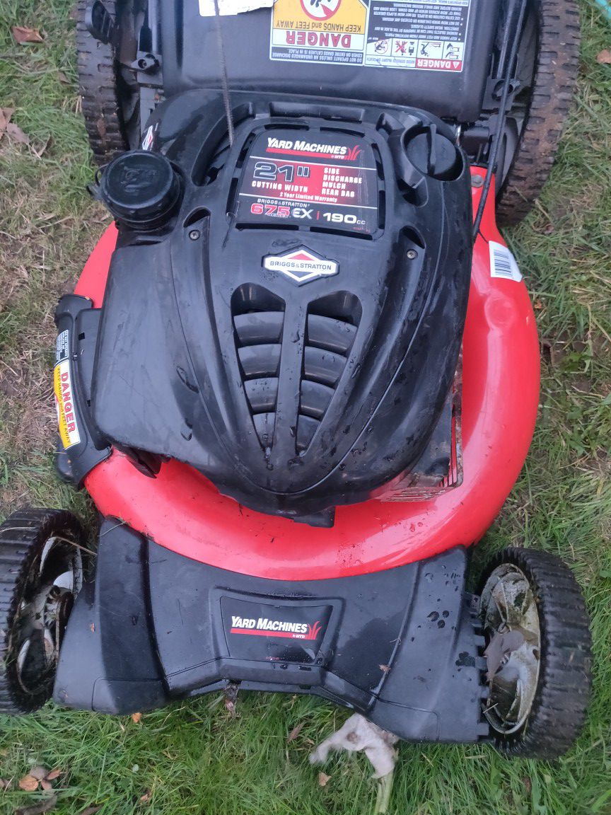 Yard machine buy MTD 3 in 1 with bag lawn mower