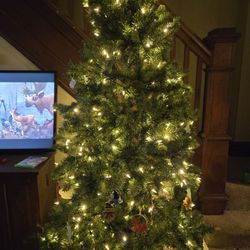 7.5 Ft Pre-lit Christmas Tree
