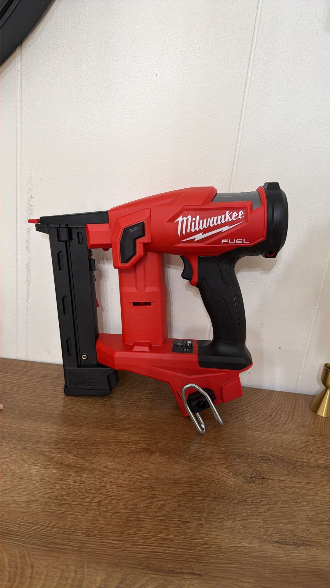 Milwaukee 1/4” Narrow Crown Stapler (TOOL ONLY) 