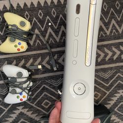 Xbox 360 2 Controllers 