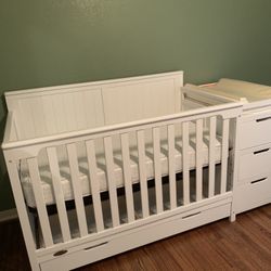 Baby Crib And Bassinet 