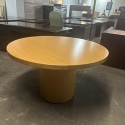 KNOLL “OFFICE/HOME TABLE ROUND TABLE 