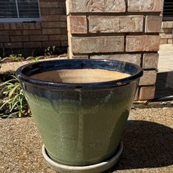 Large Green ceramic plant pot with matching saucer. 12” h x 15” w