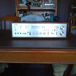 Vintage Yamaha CR-1020 receiver 