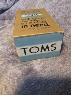 TOMS size 8 toddler