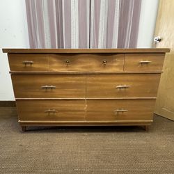 MCM 7 Drawer Stanley Dresser. Refinish Me. Vintage Chest of Drawers. Free to ask, I reply 