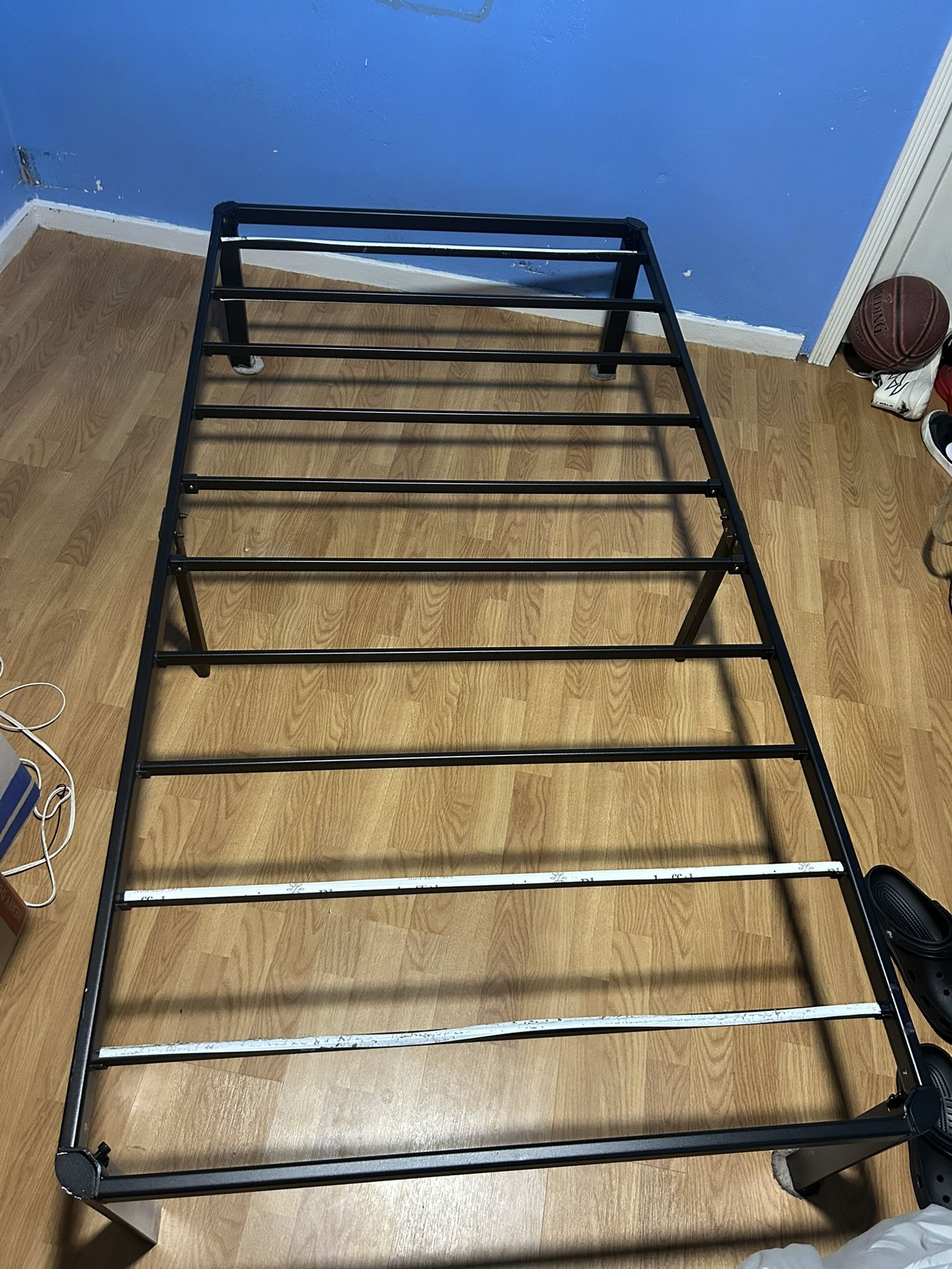 Twin Frame