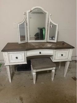 Ashley Realyn Vanity with Mirror and Stool in Chipped White and Brown