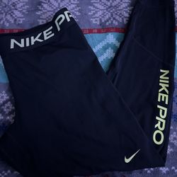 Women’s Nike Pro Leggings 