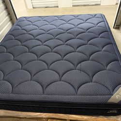 Like New Dreamcloud Luxe Hybrid King Mattress