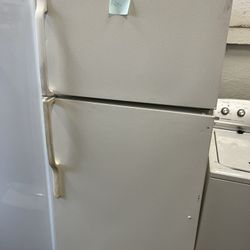 GE Refrigerator 