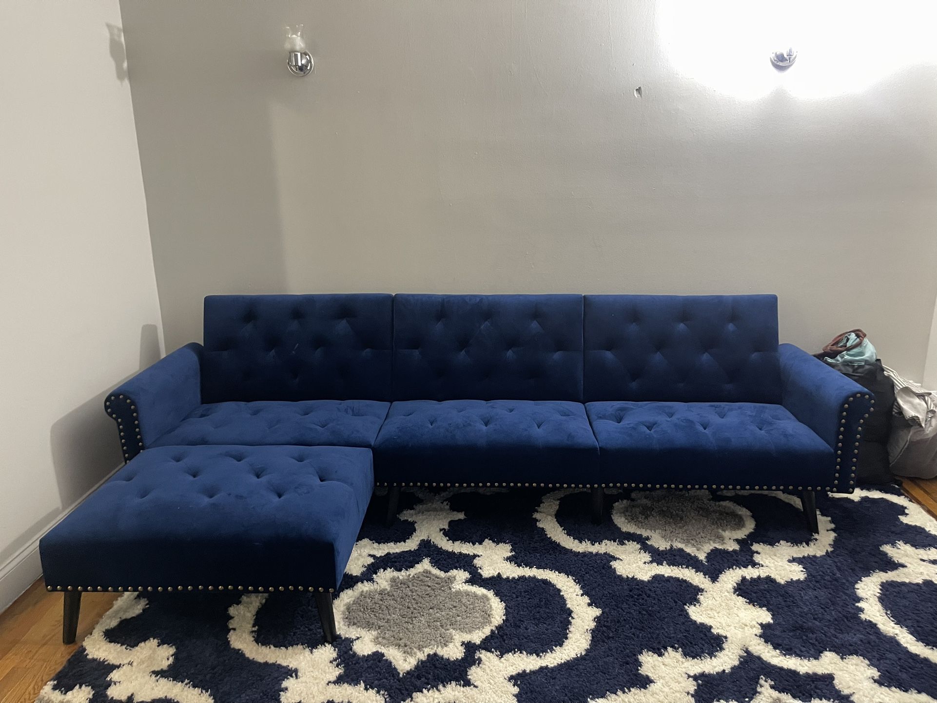Couch. Chaise Can Move On Either Side