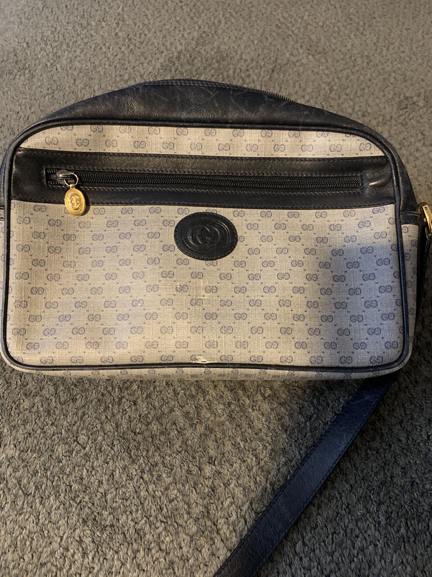 Gucci crossbody purse grey