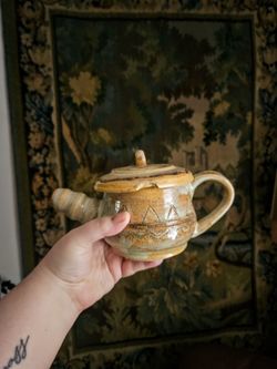 Handmade Stoneware Ceramic Teapot with Lid