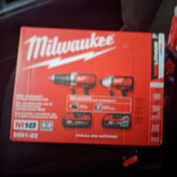 Milwakee M18 Drill Set