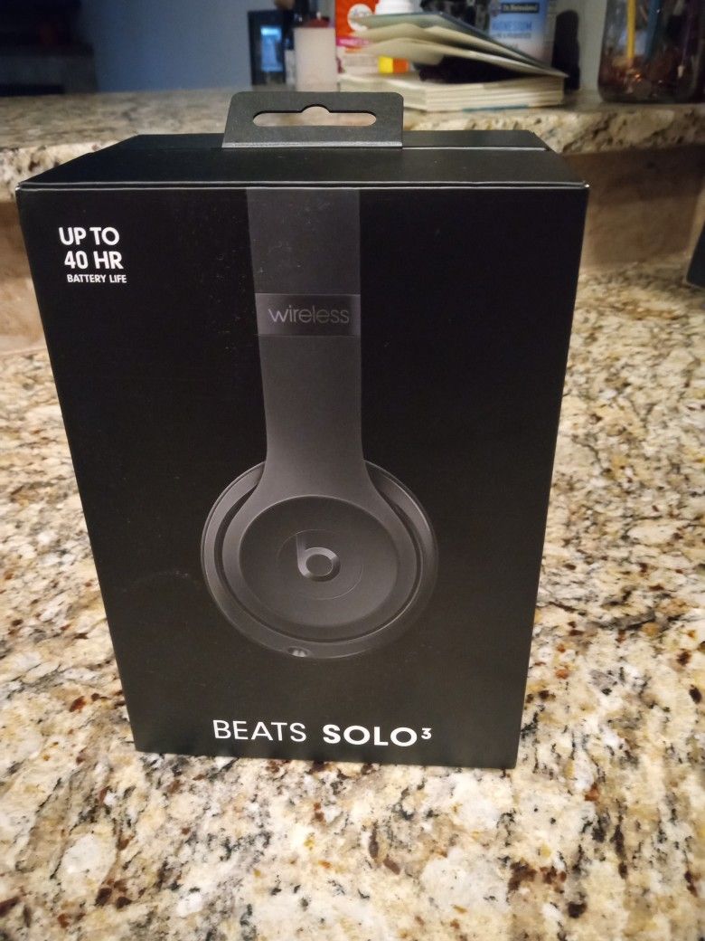 Beats Solo 3- Open Box New  