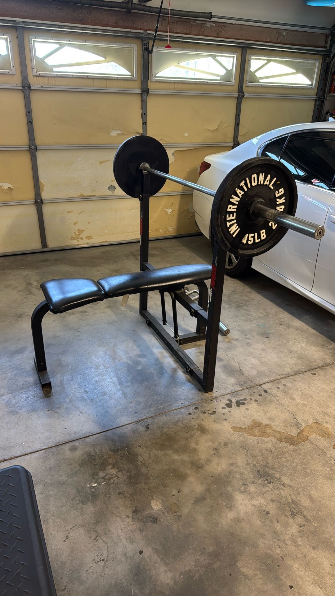 Bench press With Bar And 2 45lb Plates