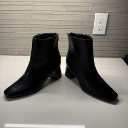 Women’s boots Size 8.5