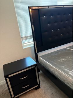 King Size Bedroom Set!!!