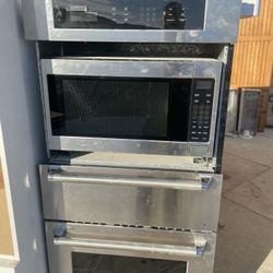 27” beautiful oven, warming drawer and microwave combo pick up Calabasas