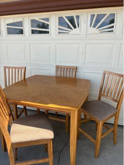 Table with extension and 4 Chairs