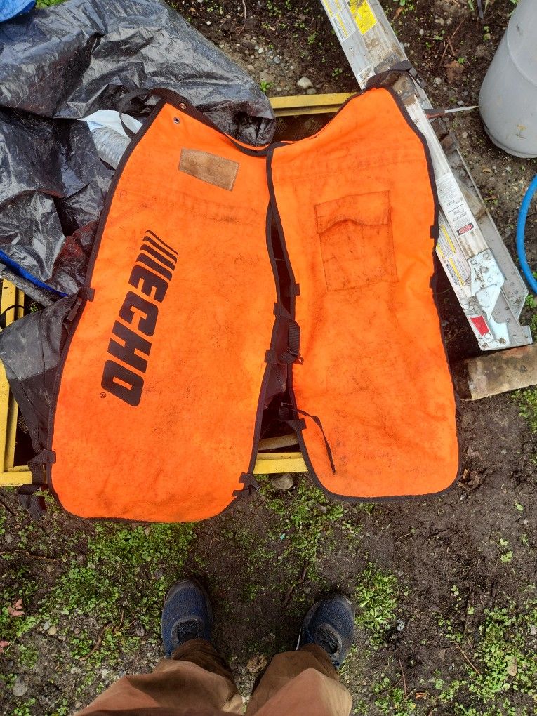 Echo chainsaw chaps.