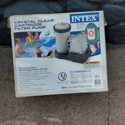 Pool filter with cartridges