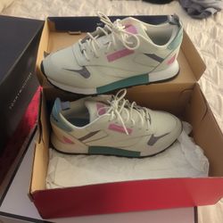 Reebok New In Box Size 7