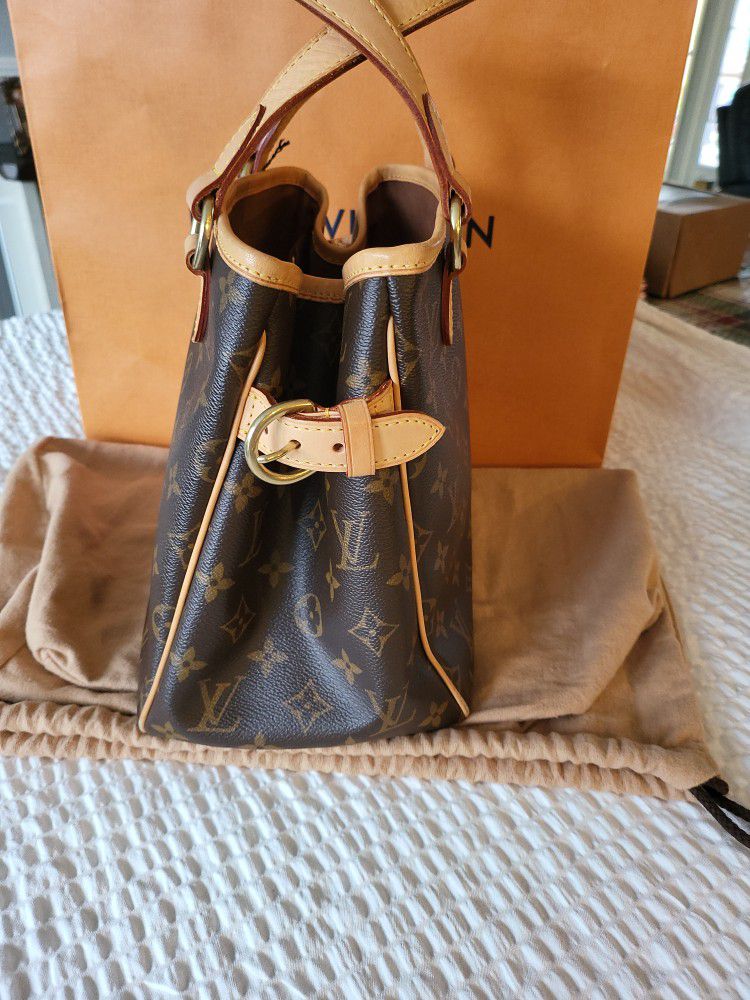 Past auction: Louis Vuitton Batignolles Vertical bag